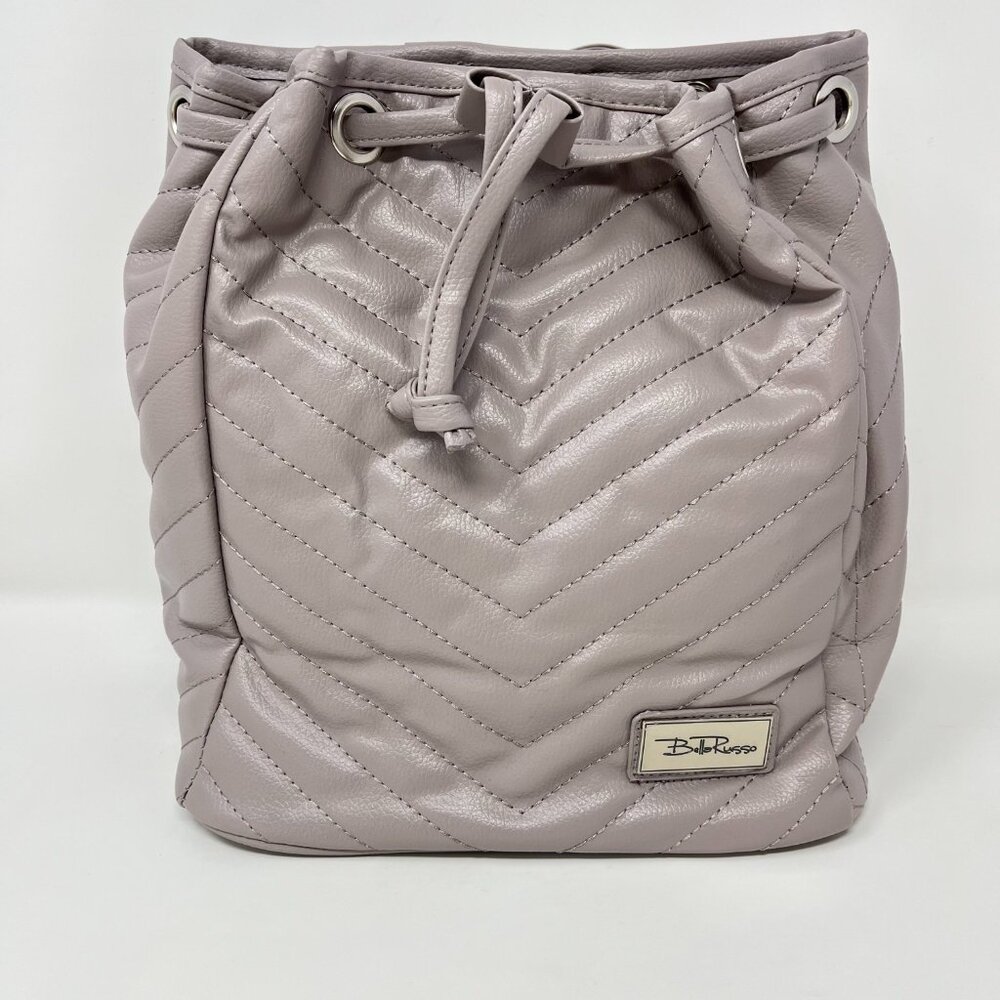 NWOT Bella Russo Small Chevron Quilted Stitch Purse Backpack Light Grey Cinch